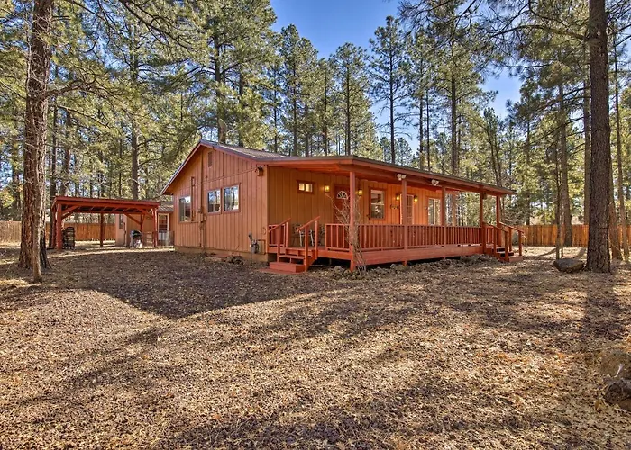 3-Cabin Pinetop Compound W/ Hot Tub & Yard