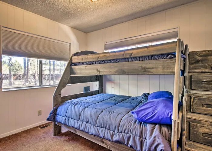 3-Cabin Pinetop Compound W/ Hot Tub & Yard