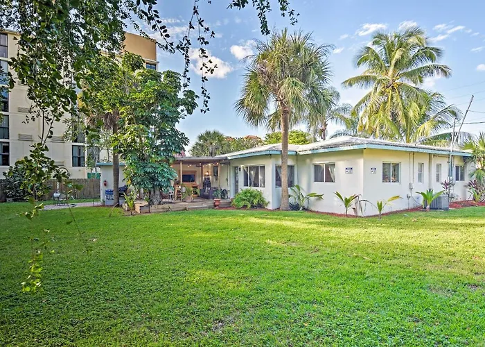1 Block To Deerfield Beach: Studio W/ Fire Pit!