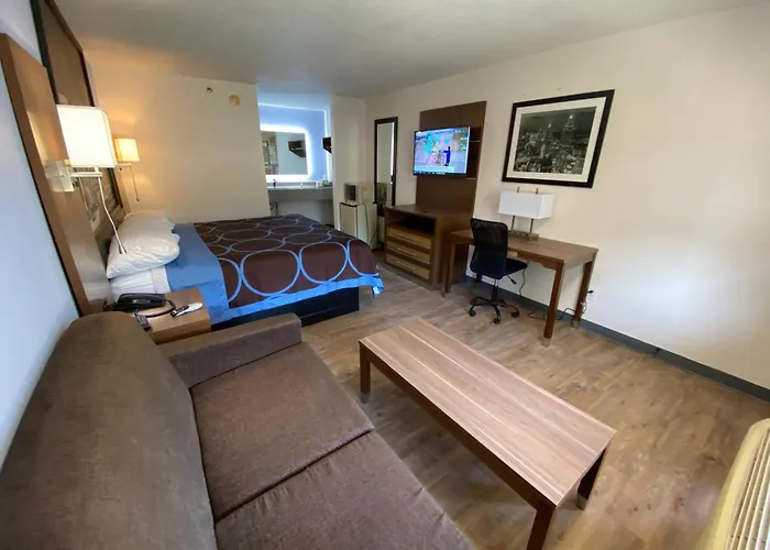 Super 8 By Wyndham Marietta/West/Atl Area