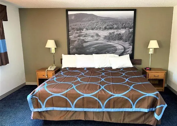 Super 8 By Wyndham Martinsville Va