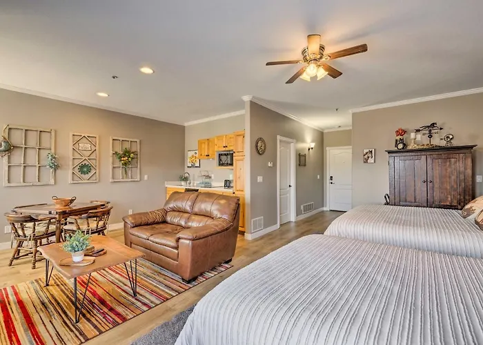 Large, Cozy Midway Studio W/ Mountain Views!