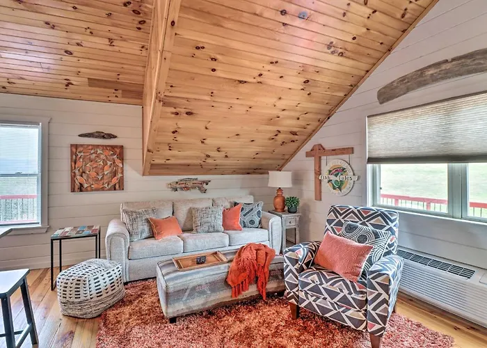Cheery Pet-Friendly Studio W/ Shared Fire Pit