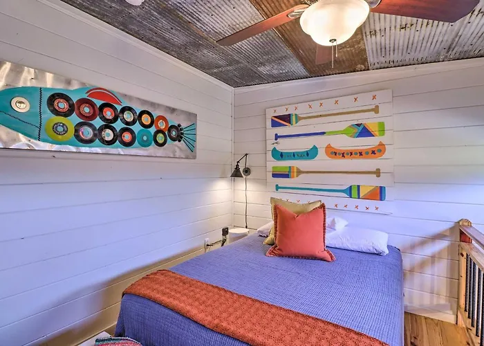 Cheery Pet-Friendly Studio W/ Shared Fire Pit