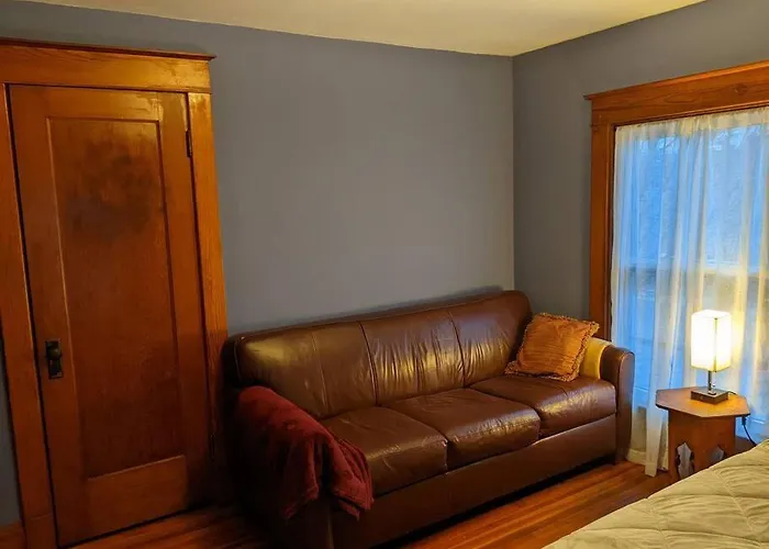 Large Bakery Apartment - Central Downtown Location