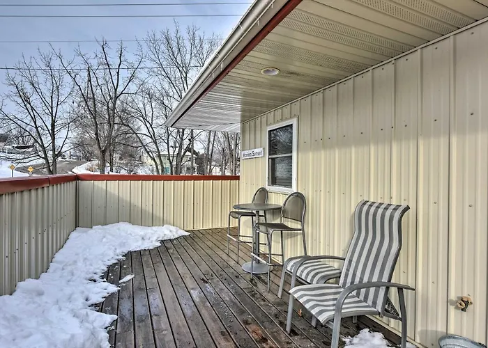 Pet-Friendly Retreat W/ Deck: Steps To Marina!