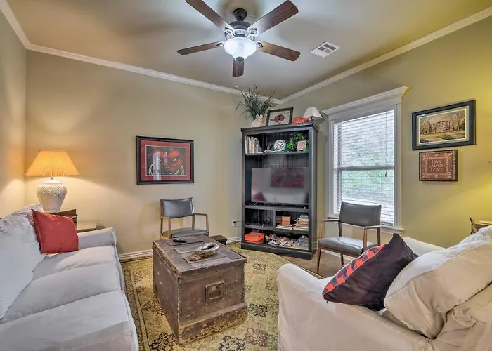 Fayetteville Apt By Univ Of Arkansas Campus!