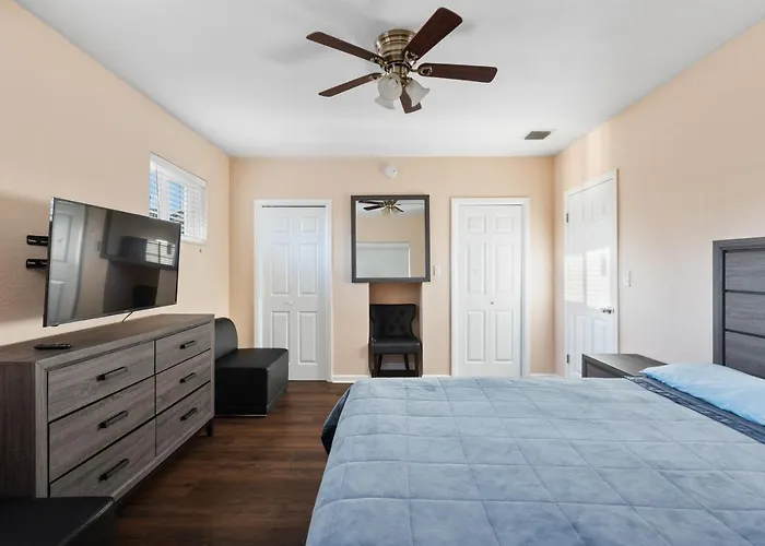 Tranquil Retreat With Heated Pool Minutes To The Beach