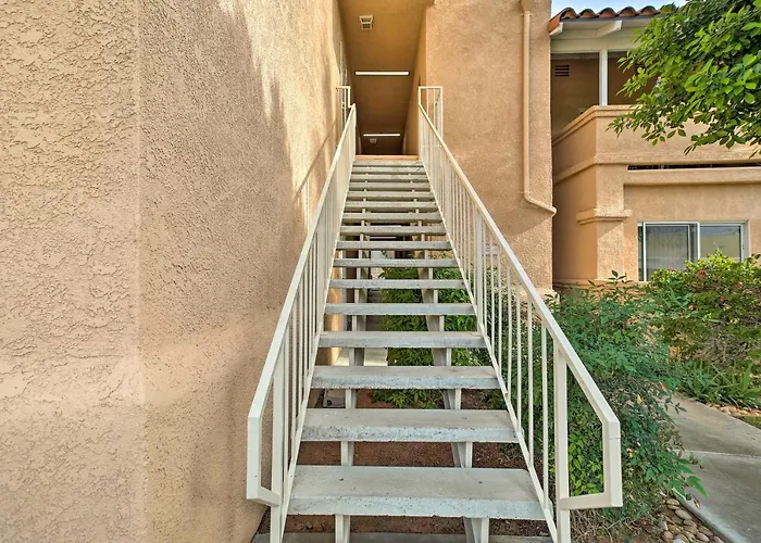 1 Mi To Dtwn Cathedral City: Condo W/ Balcony