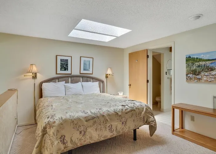 349 Edgewater Inn