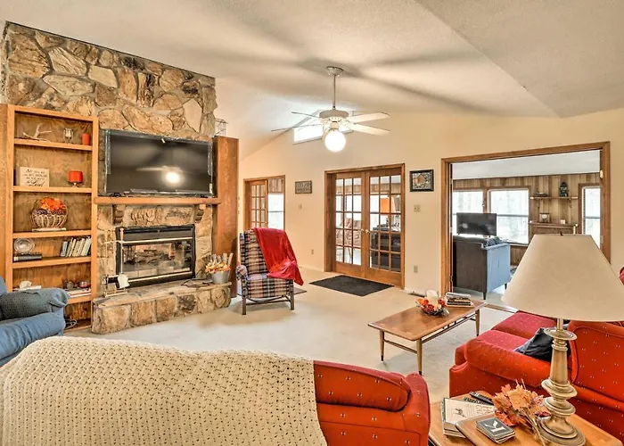 40-Acre Poplar Bluff Nature Lovers Paradise!