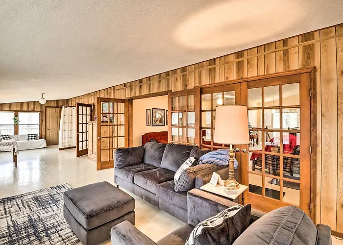 40-Acre Poplar Bluff Nature Lovers Paradise!