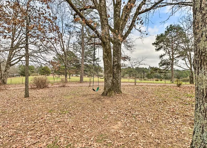 40-Acre Poplar Bluff Nature Lovers Paradise!