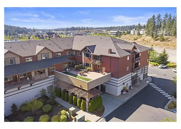 Modern Riverstone Condo With Grand Deck - Steps To Shops, Restaurants, Trails And River