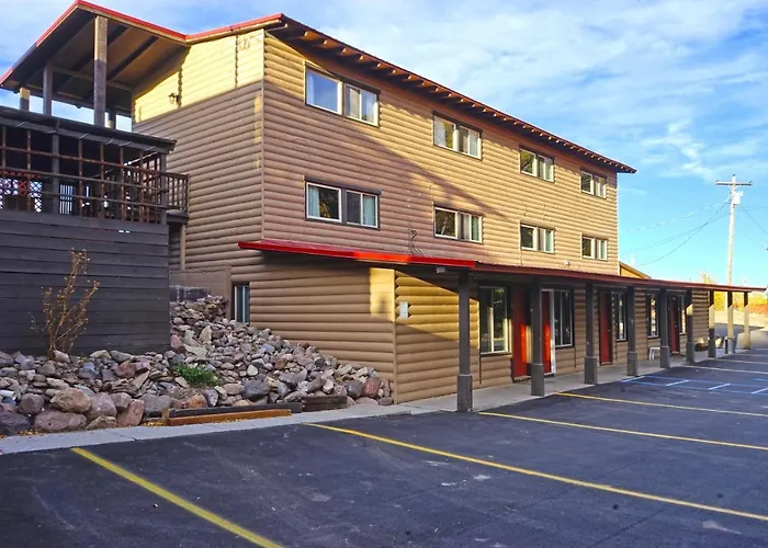 Four Seasons Lodge