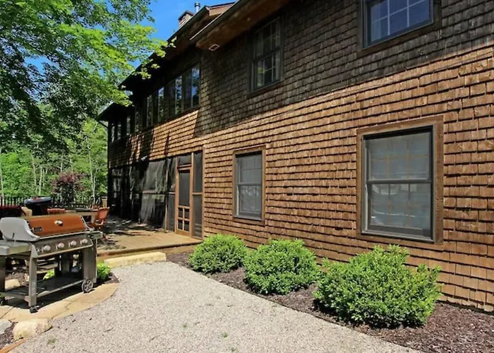 Secluded Cabin On 10 Acres - Hot Tub & Game Room!