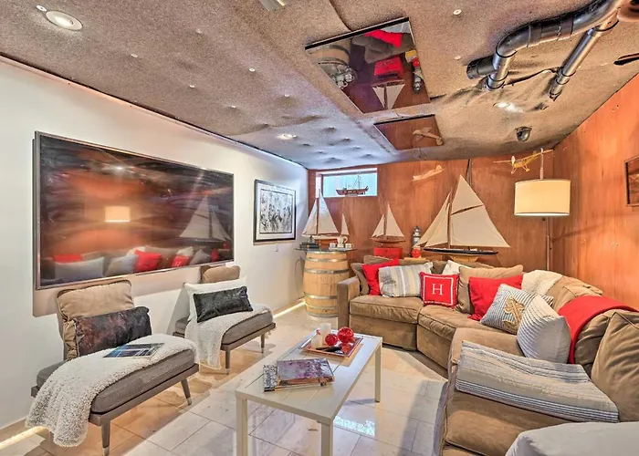Edmonds Apartment With Private Wine Cellar!
