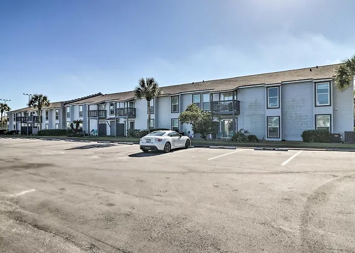 Pool & Tennis: Walkable Fernandina Beach Escape