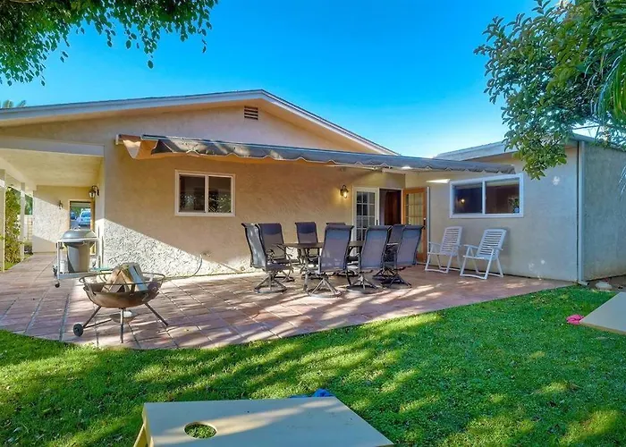 Great Group Retreat! Hacienda Decor, Spacious Floor Plan, Private Backyard
