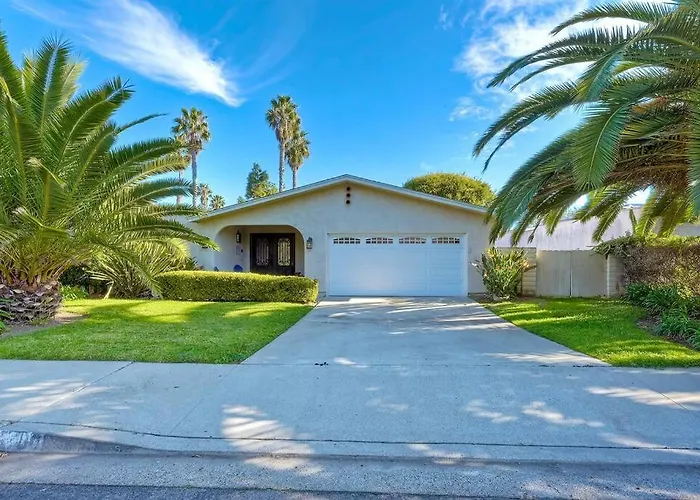 Great Group Retreat! Hacienda Decor, Spacious Floor Plan, Private Backyard