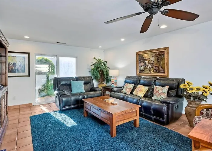 Great Group Retreat! Hacienda Decor, Spacious Floor Plan, Private Backyard
