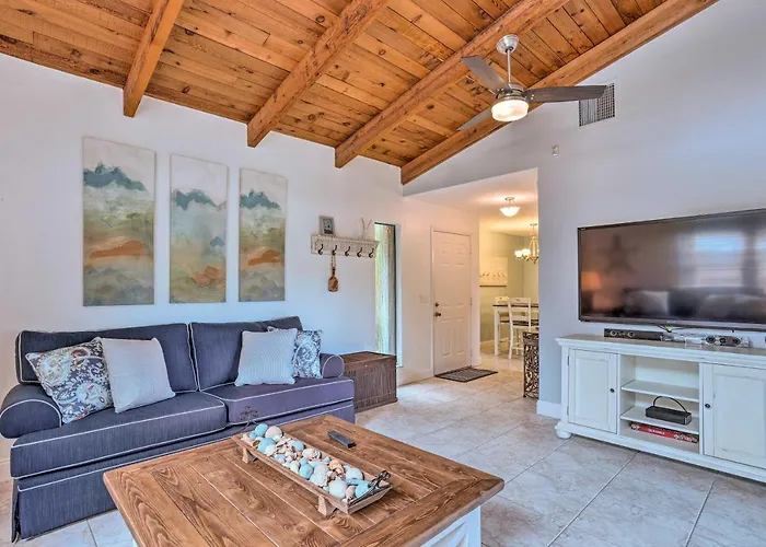 < 1 Mi To Jensen Beach: Home W/ Community Perks!