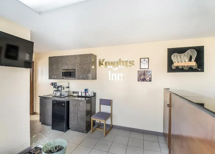 Knights Inn - Cleveland