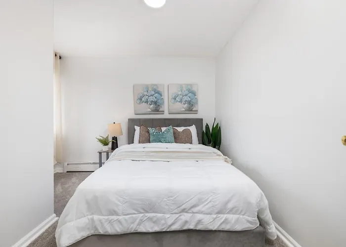 Beautiful 3 Bedroom Condo In Hartford!