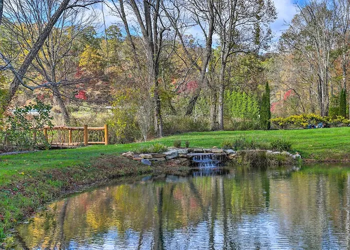 Fletcher Cabin: Wraparound Deck & Pond Access