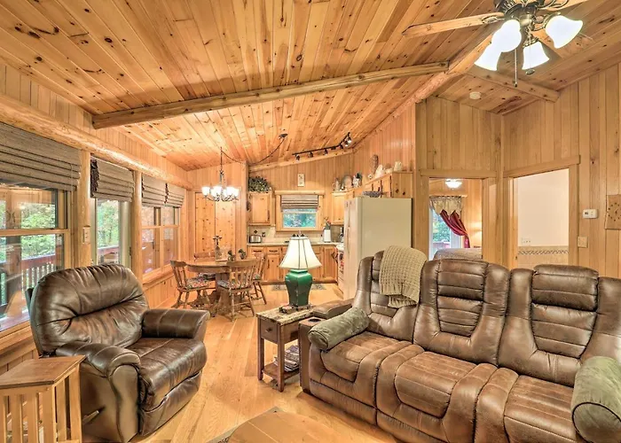 Fletcher Cabin: Wraparound Deck & Pond Access