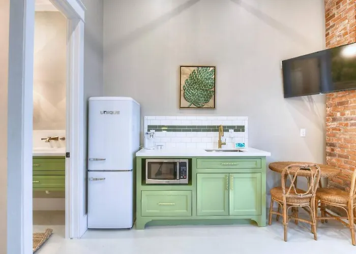 Banana Bay Boutique Retreat Near Cruise Port One Mile To Beach With Free Bikes