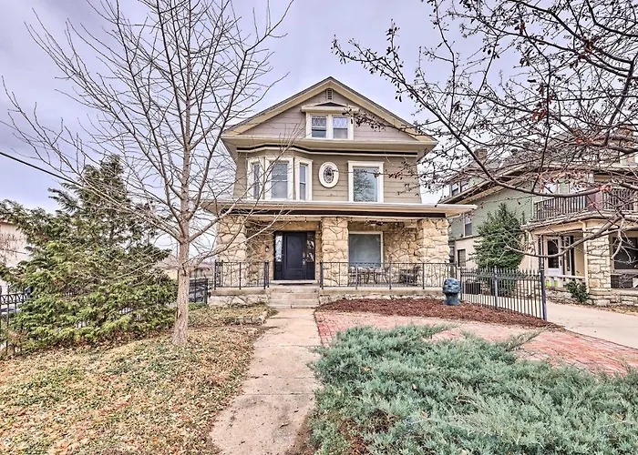 Unique Kansas City Apt: Walk To Kc Streetcar Stop!