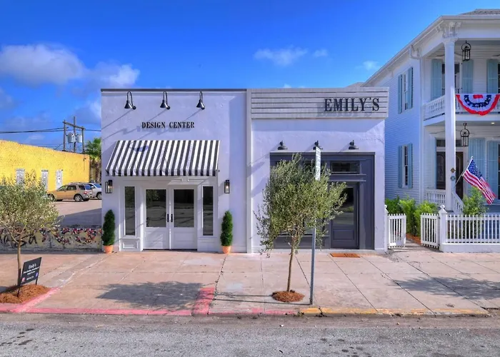 Banana Bay Boutique Retreat Near Cruise Port One Mile To Beach With Free Bikes