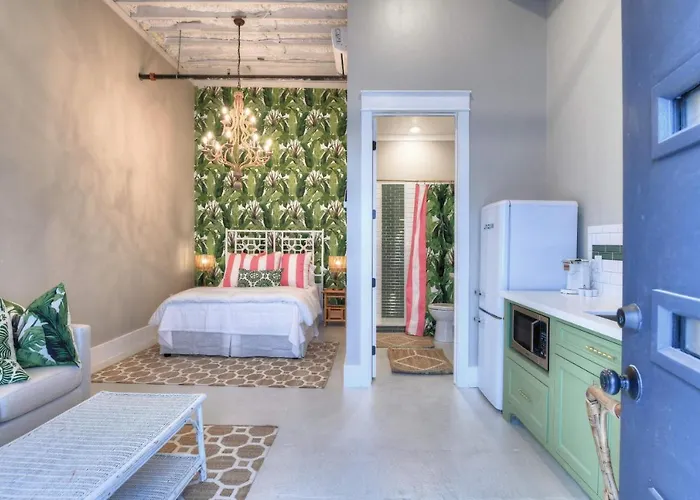 Banana Bay Boutique Retreat Near Cruise Port One Mile To Beach With Free Bikes