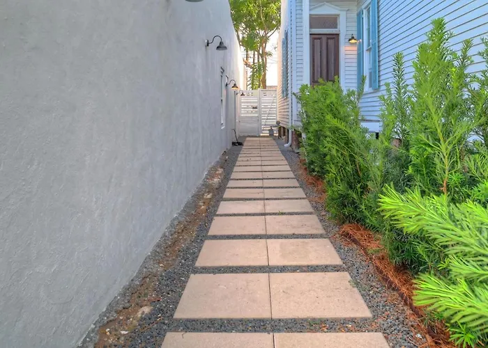 Banana Bay Boutique Retreat Near Cruise Port One Mile To Beach With Free Bikes
