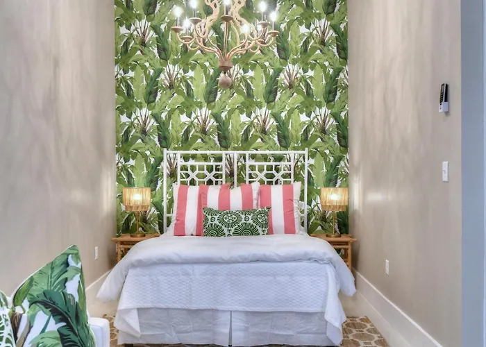 Banana Bay Boutique Retreat Near Cruise Port One Mile To Beach With Free Bikes