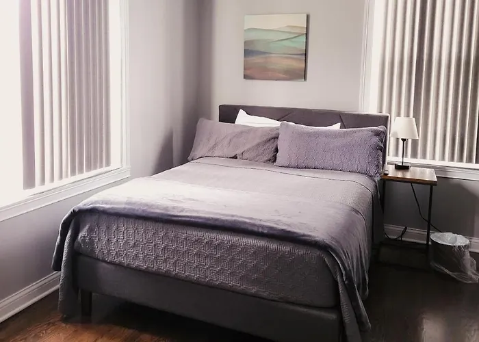 Modern Style And Comfort Near Uc