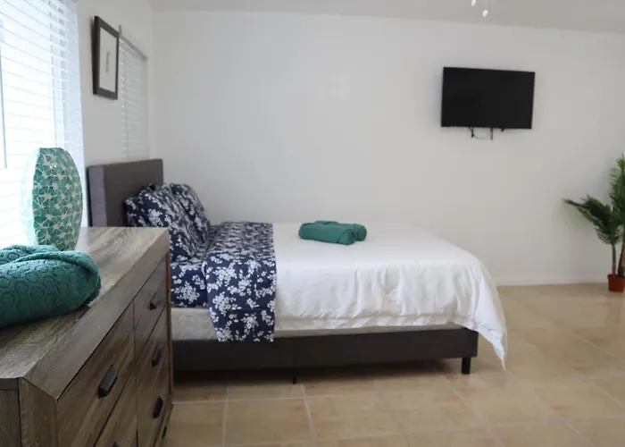 Singer Island Inn/ Deluxe Studio