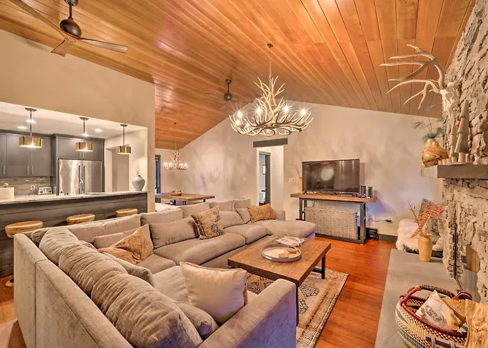 Riverfront Lincoln Condo: 1 Mi To Loon Mountain!