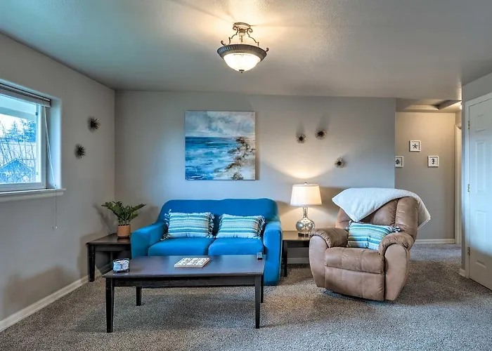 Quaint Cottage W/ Gas Fireplace ~ 1/2 Mi To Beach!