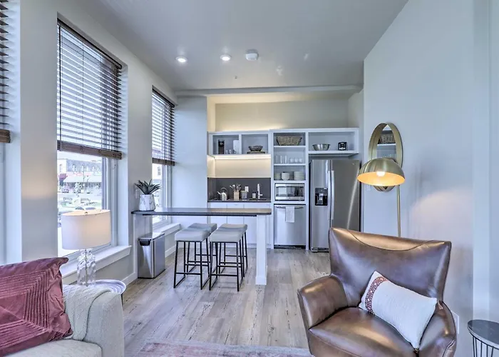Sleek, Newly Updated Downtown San Marcos Apt!