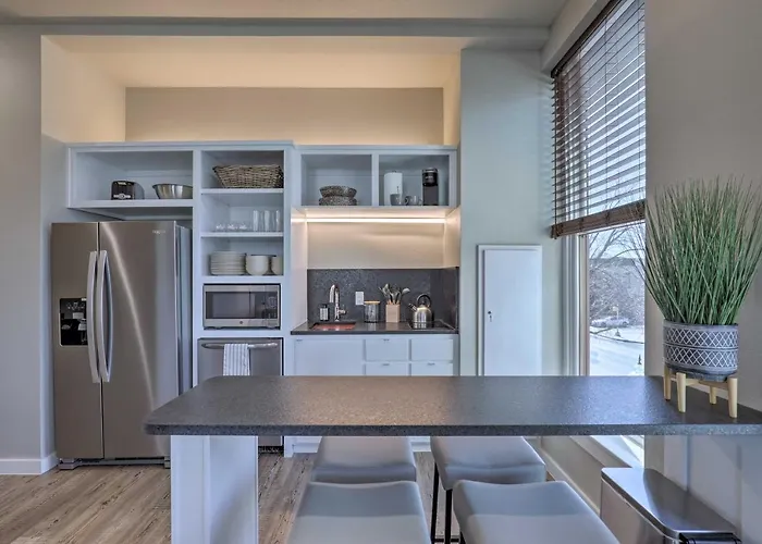 Stylish San Marcos Apt In The Heart Of Dwtn!