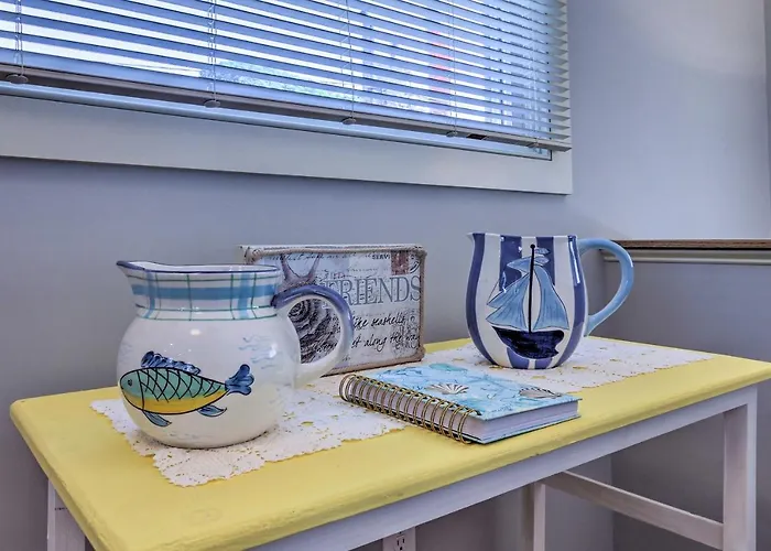 New London Hideaway Near Beaches & Local Spots!
