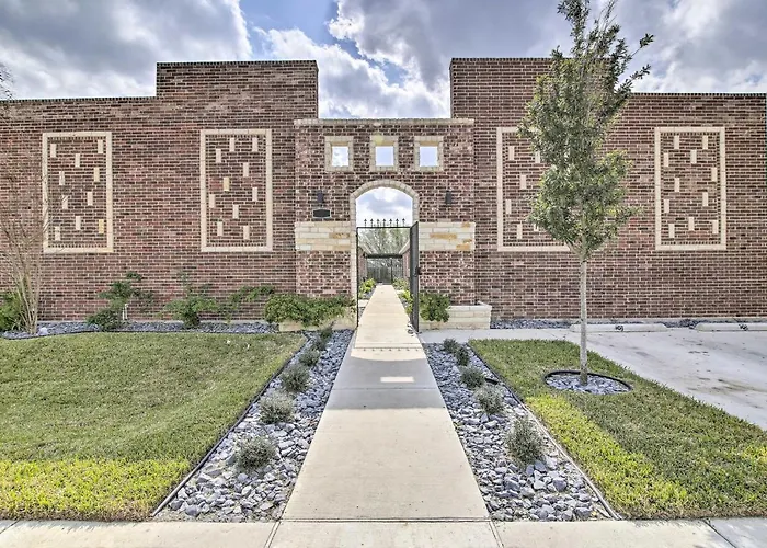 3 Mi To Downtown: Relaxing Stay In Edinburg Apt!