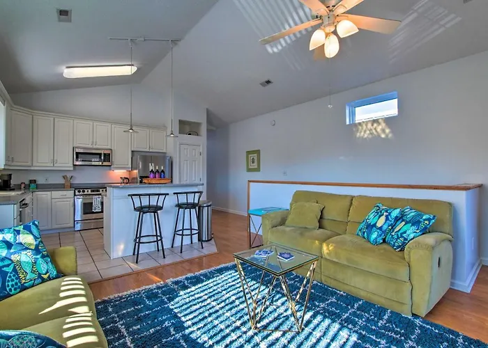 1/2 Mi To Riverwalk! Historic Dtwn Southport Condo