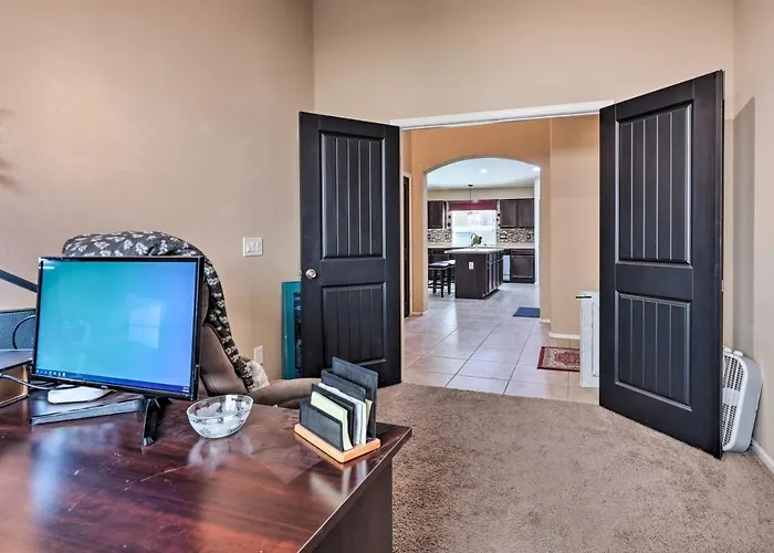 Maricopa Home W/ Swim-Up Bar, Heated Pool & Slide