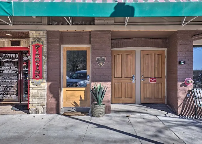 Sleek, Newly Updated Downtown San Marcos Apt!