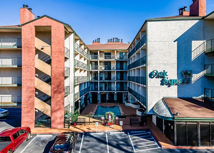 Lovely Condo W/ Indoor Pool *Only Steps To Parkway