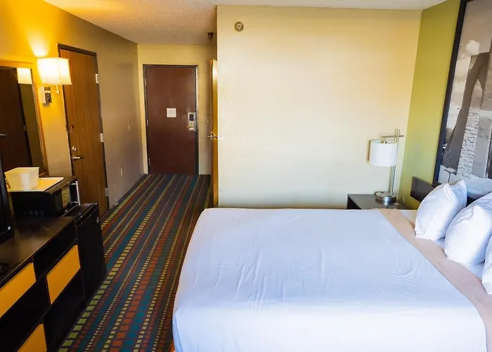 Super 8 By Wyndham Belen Nm