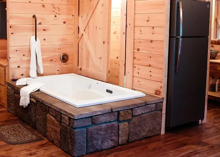 Cricket Hill Treehouse B By Amish Country Lodging